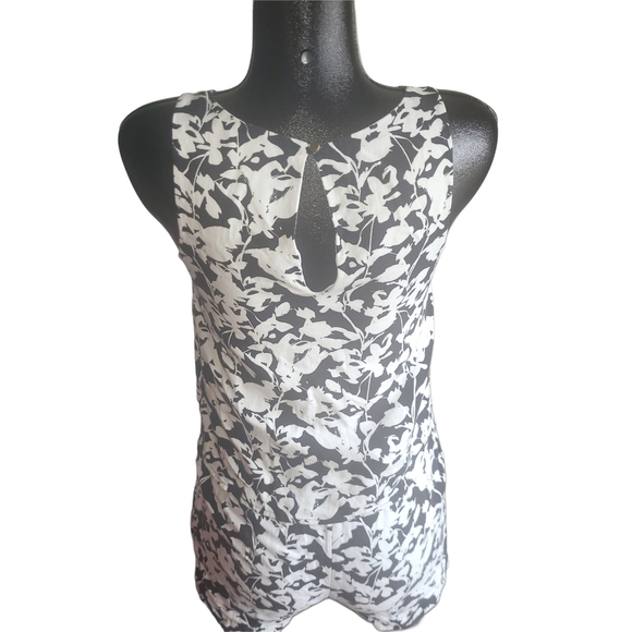 Banana Republic Black And White 1 Piece Short Romper 2 - Picture 5 of 6